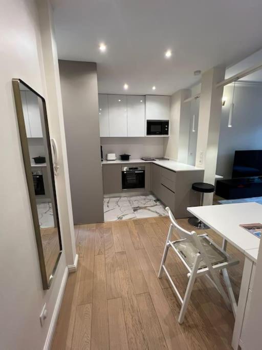 Charmant Appartement Alesia Paris Exterior photo